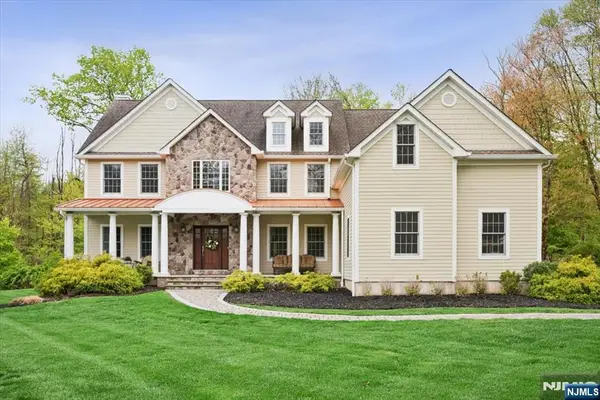 8 Forest Drive, Mendham Borough, NJ 07945