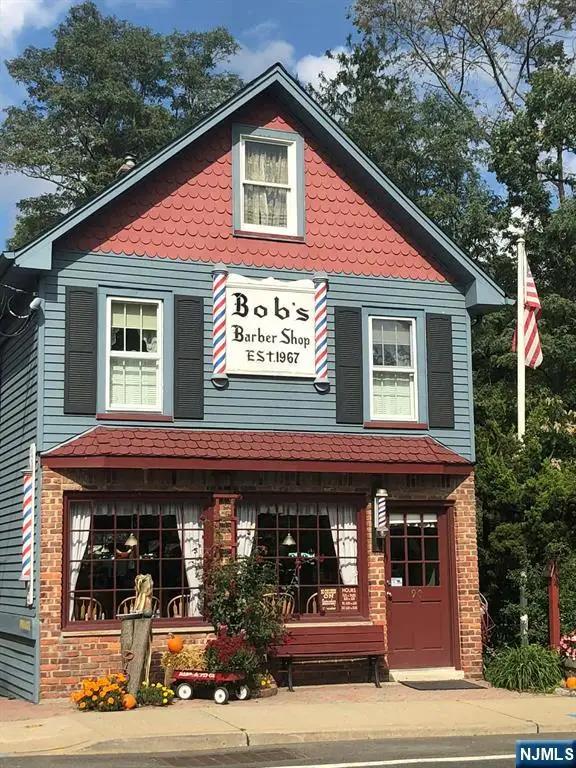 90 Hamburg, Bloomingdale, NJ 07403
