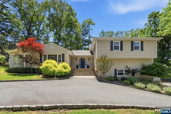 12 Wildwood Drive, North Caldwell, NJ 07006