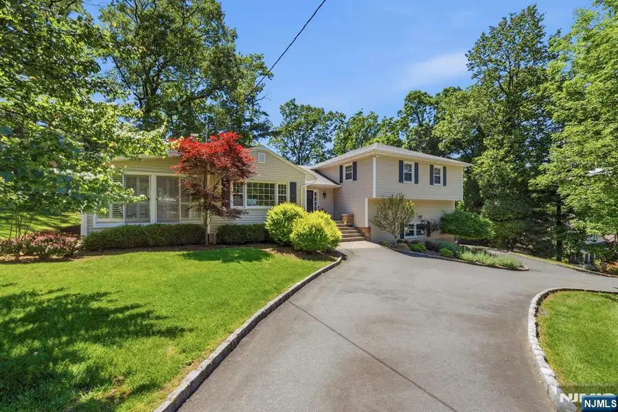 12 Wildwood Drive, North Caldwell, NJ 07006 - #2