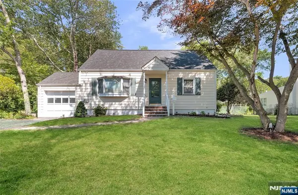 9 Park Drive, Livingston, NJ 07039
