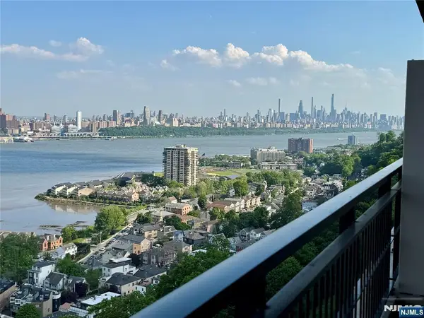 4 Horizon Road 1417, Fort Lee, NJ 07024