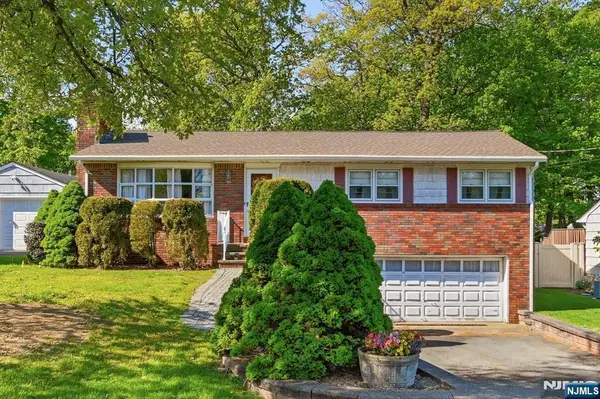 90 McNomee Street, Oakland, NJ 07436