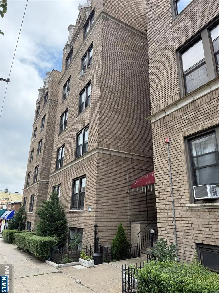 2700 John F Kennedy Boulevard 302, Jersey City, NJ 07306 - #1