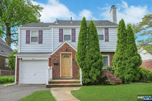 44 Golf Court, Teaneck, NJ 07666