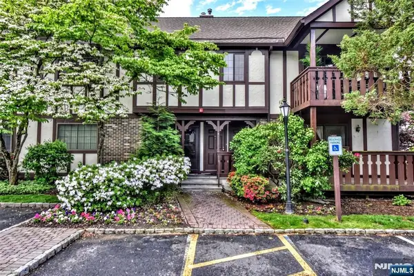 1804 Faulkner Court, Mahwah, NJ 07430