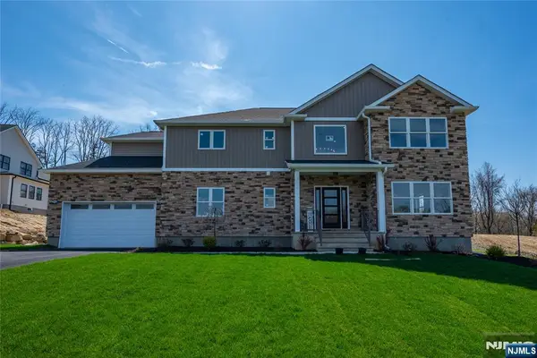 7 Emerald Drive, Hardyston, NJ 07419
