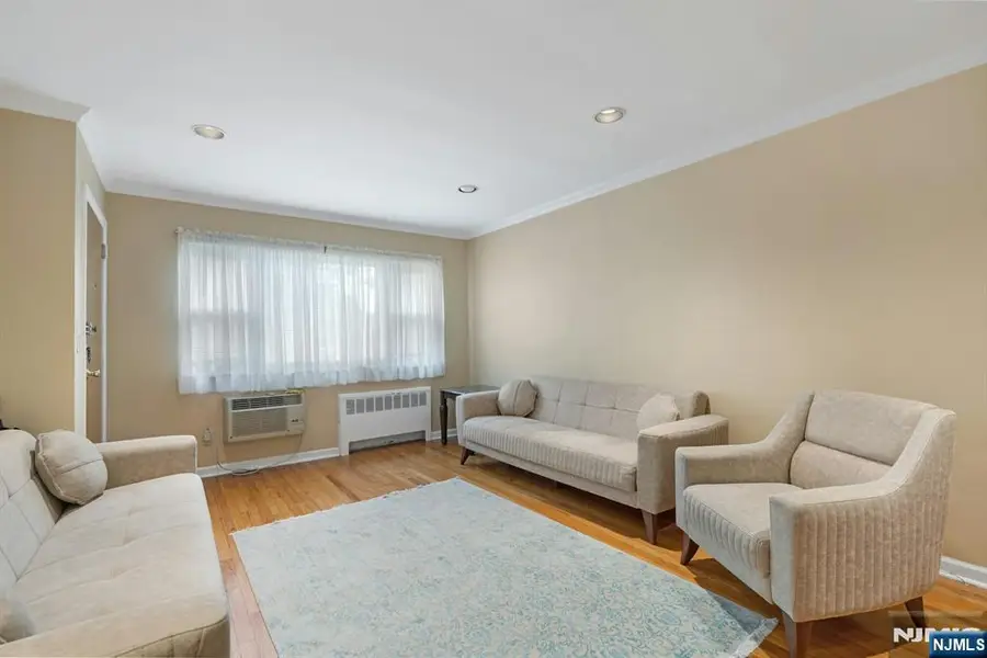 201 Oakdene Place D1, Cliffside Park, NJ 07010 - #3