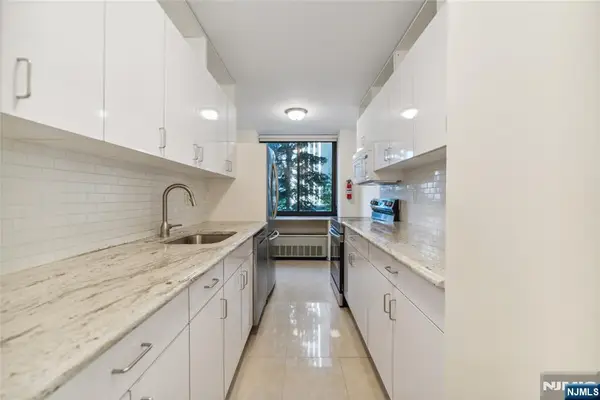 200 Winston 121, Cliffside Park, NJ 07010