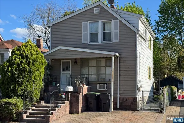 32 Phelps Avenue, Bergenfield, NJ 07621