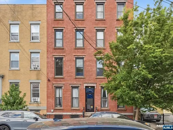 264 3rd Street 2R, Jersey City, NJ 07302