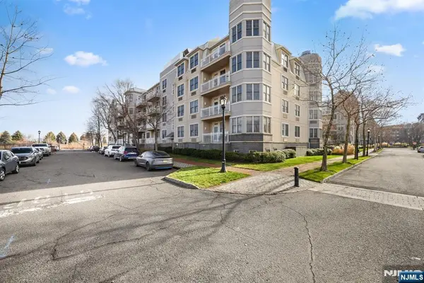 15 Enterprise Court 105, Jersey City, NJ 07305