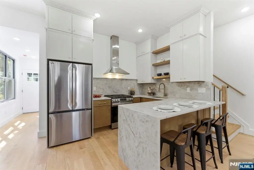 113.5 Oak Street 1, Jersey City, NJ 07304 - #1