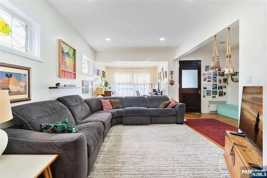 186 Oakwood Avenue, Cliffside Park, NJ 07010 - #2