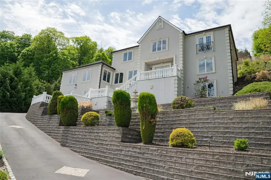207 Eileen Drive, Cedar Grove, NJ 07009 - #2