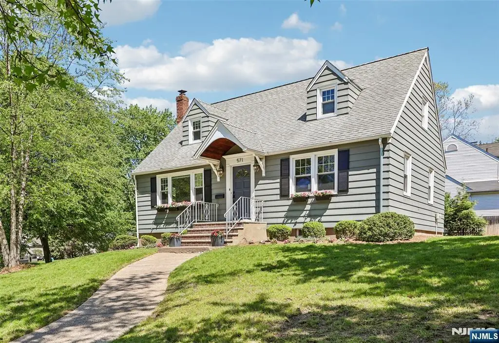 571 Laurel Road, Ridgewood, NJ 07450 - #1