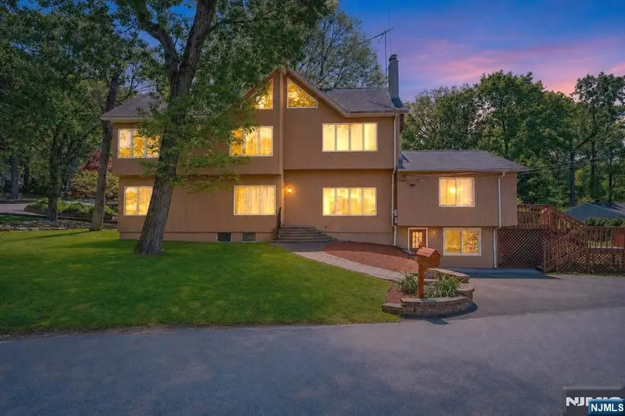 17 Hickory Drive, Oakland, NJ 07436 - #2
