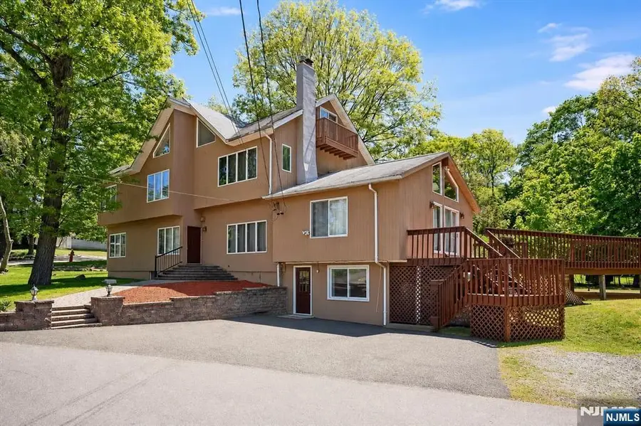 17 Hickory Drive, Oakland, NJ 07436 - #3