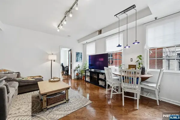 61 6th Street 1, Hoboken, NJ 07030