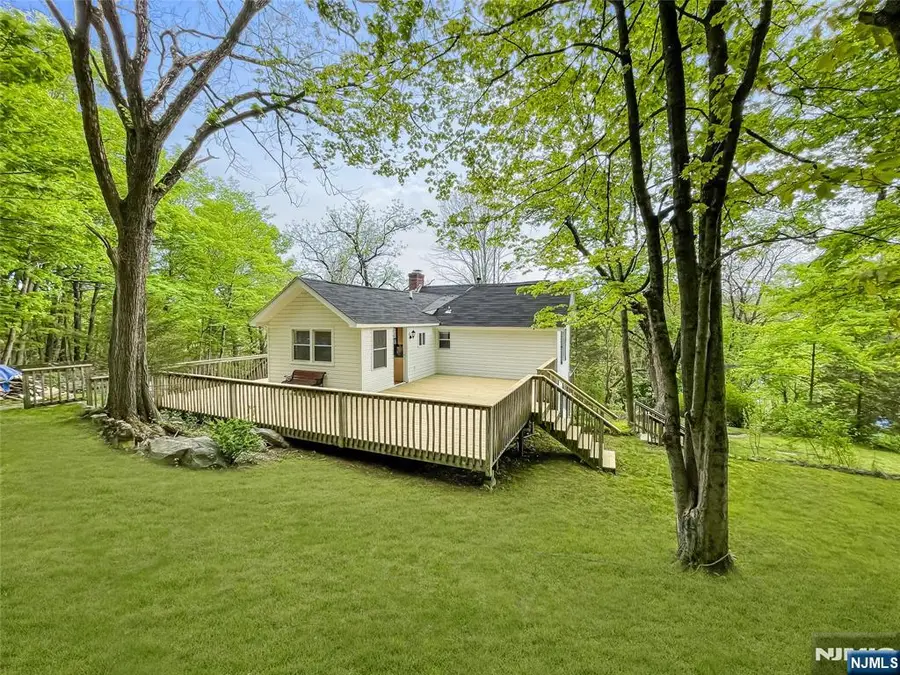 270 Macopin Road, Bloomingdale, NJ 07403 - #2