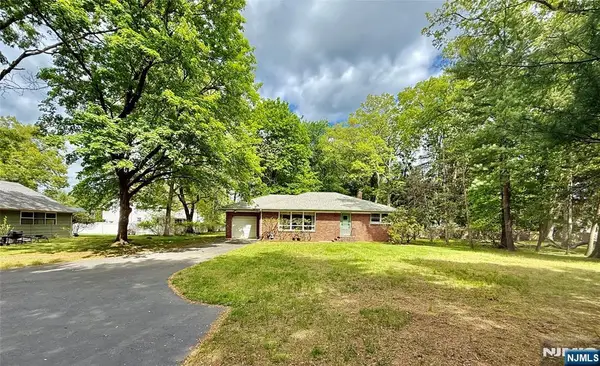 1 Winada Place, River Vale, NJ 07675