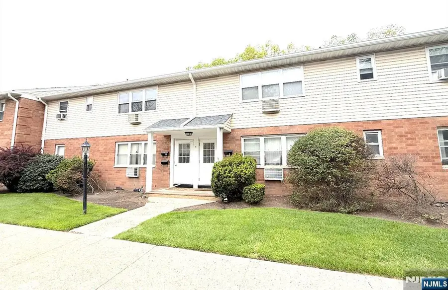 4 Lakeview C, Leonia, NJ 07605 - #2