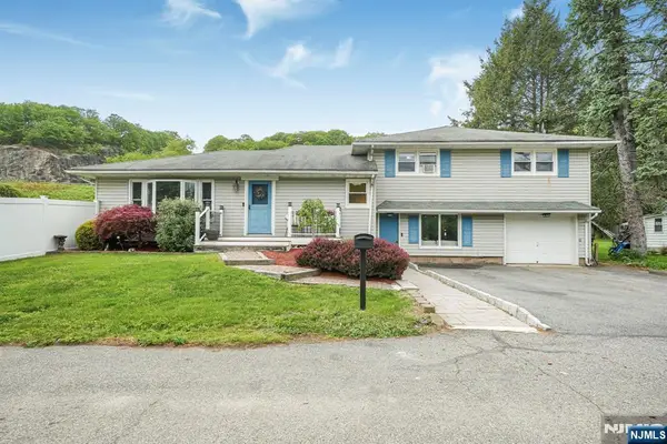22 Federal Hill Road, Pompton Lakes, NJ 07442