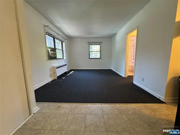 411 Park 2J, Fort Lee, NJ 07024