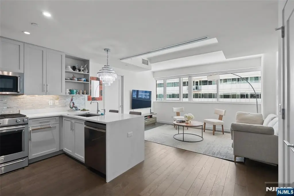800 Ave At Port Imperial 508, Weehawken, NJ 07086 - #1
