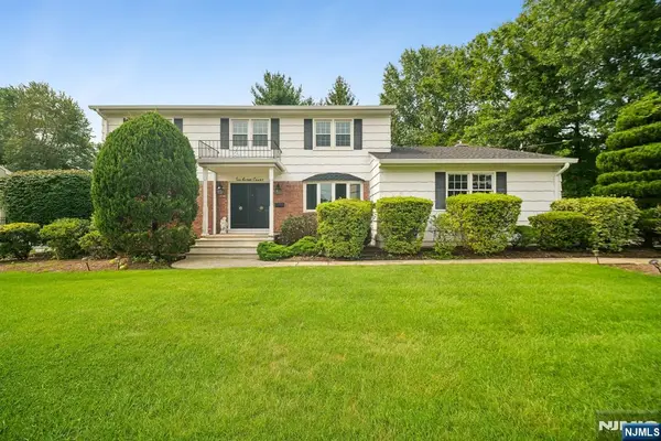 6 Aster Court, Paramus, NJ 07652