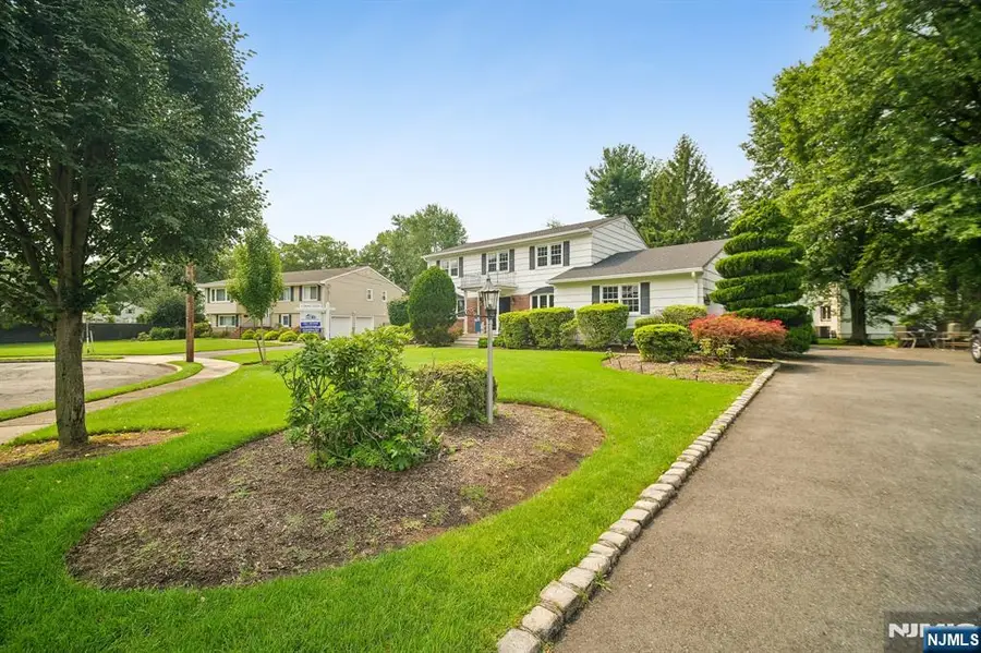 6 Aster Court, Paramus, NJ 07652 - #2