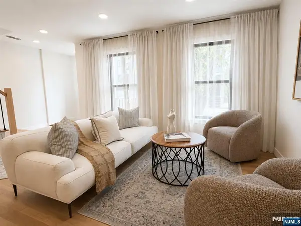 7 Pierce Avenue, Jersey City, NJ 07307