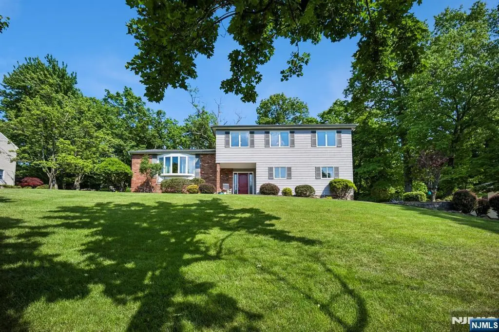 17 Stonewall Drive, Livingston, NJ 07039 - #1