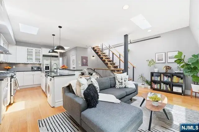 247 2nd Street 3, Jersey City, NJ 07302 - #1