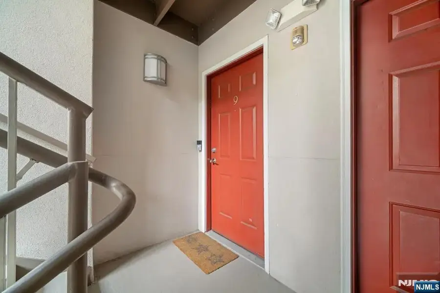 9 Legend Hills Drive, Edgewater, NJ 07020 - #3