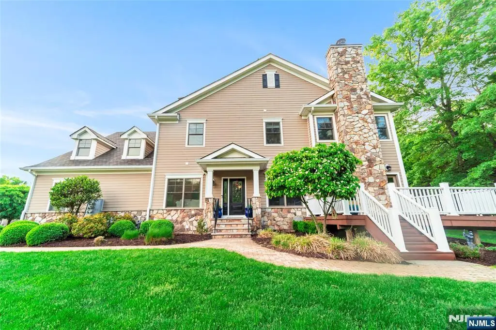 32 Cherrywood Court 7004, River Vale, NJ 07675 - #1