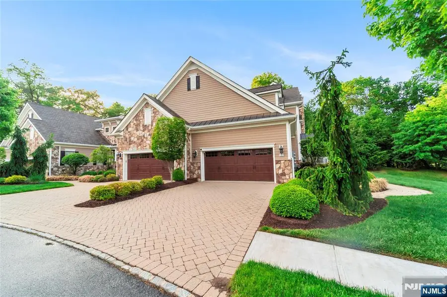 32 Cherrywood Court 7004, River Vale, NJ 07675 - #3