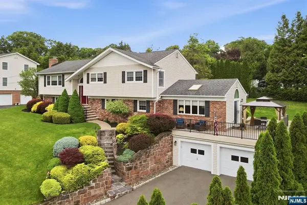 17 Kiowa Terrace, Oakland, NJ 07436