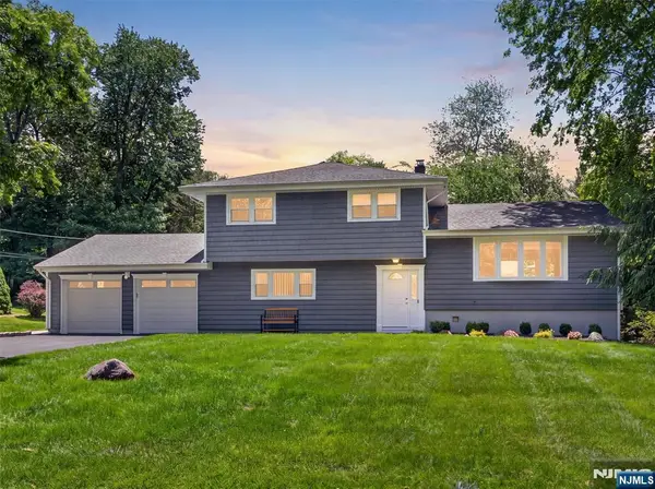 7 Willow Brook Road, Hillsdale, NJ 07642