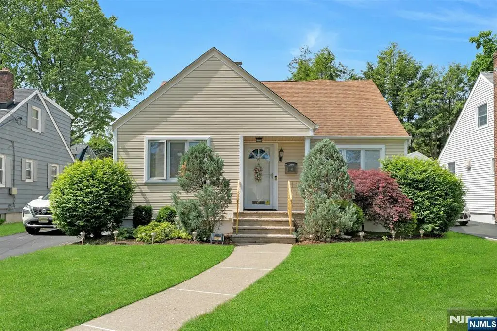 45 W Oldis Street, Rochelle Park, NJ 07662 - #1