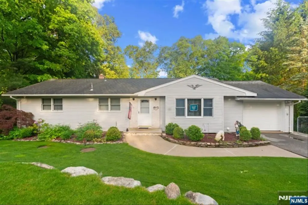 17 Foxhill Lane, Ringwood, NJ 07456 - #1