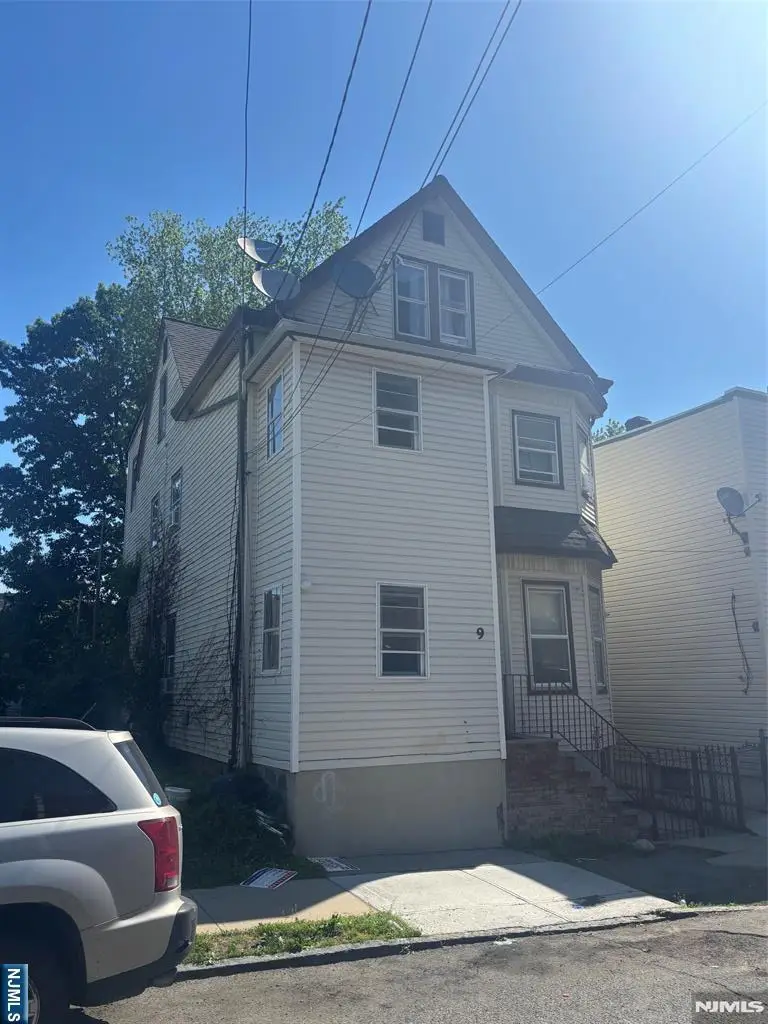 9 Courtland Street, Paterson, NJ 07503 - #3