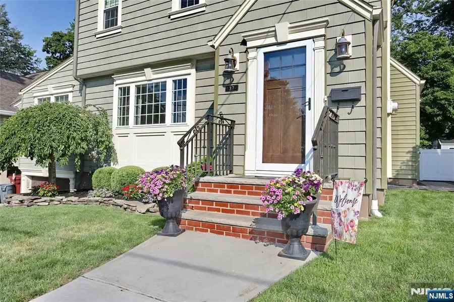 37 Oakley Terrace, Nutley, NJ 07110 - #3