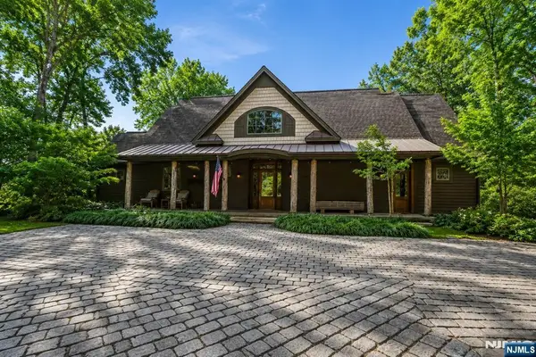 17 Quaker Church Road, Allamuchy, NJ 07821