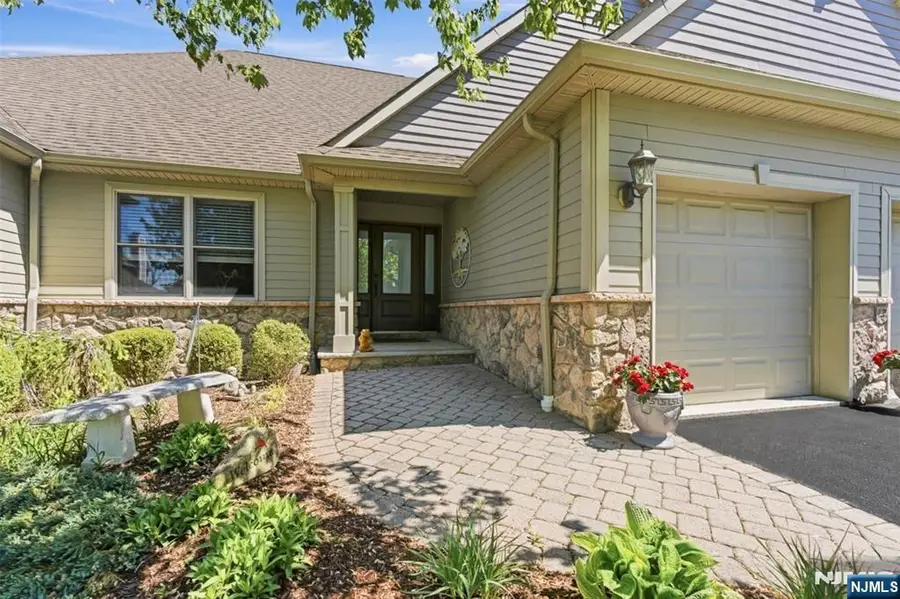 14 Wentworth Court, Hamburg, NJ 07419 - #3