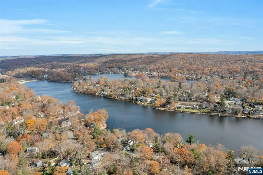 39 Delaware Road, Upper Greenwood Lake, NJ 07421 - #3
