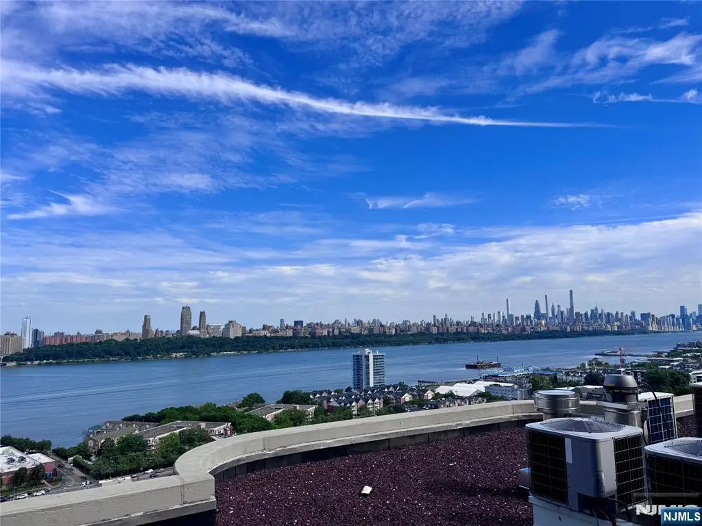 100 Carlyle 5J North, Cliffside Park, NJ 07010 - #1