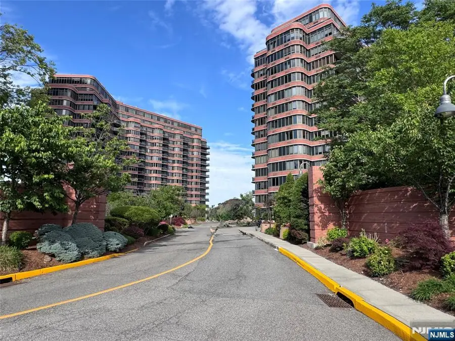 100 Carlyle 5J North, Cliffside Park, NJ 07010 - #2
