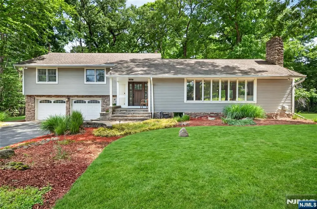 25 Cottontail Trail, Upper Saddle River, NJ 07458 - #1
