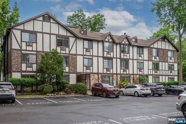 1406 Faulkner Court, Mahwah, NJ 07430